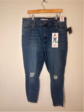 Celebrity Pink Size 18 Hi Rise Skinny Jeans Distressed Stretch NWT Plus Size
